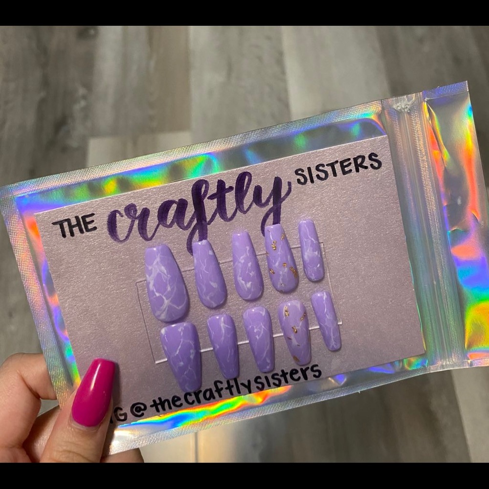 CUSTOM press on nails